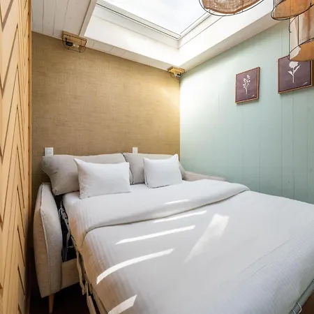 Stylish Retreat With Sauna *